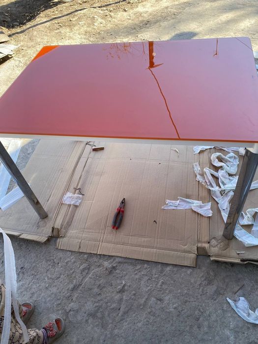 Stol yangi xolatda oshxona uchun yo kafe uchun juda ajoyib aybi yoʻq..