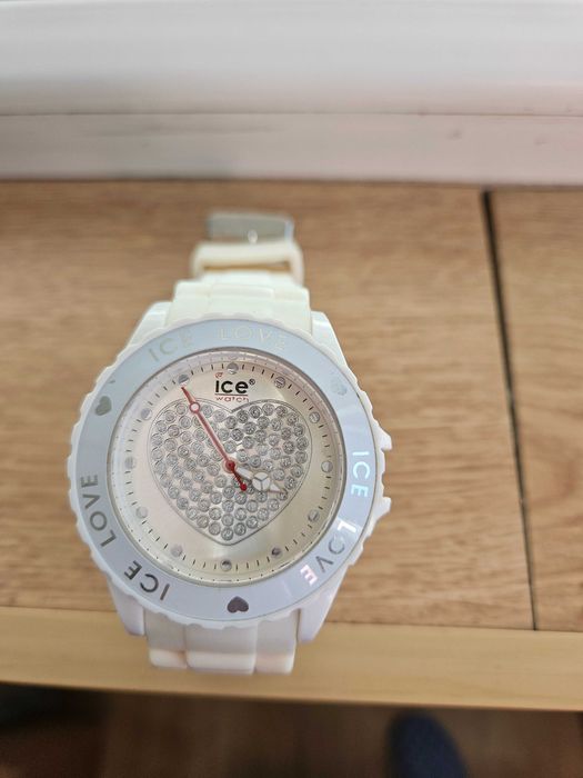 Ръчен часовник за дами