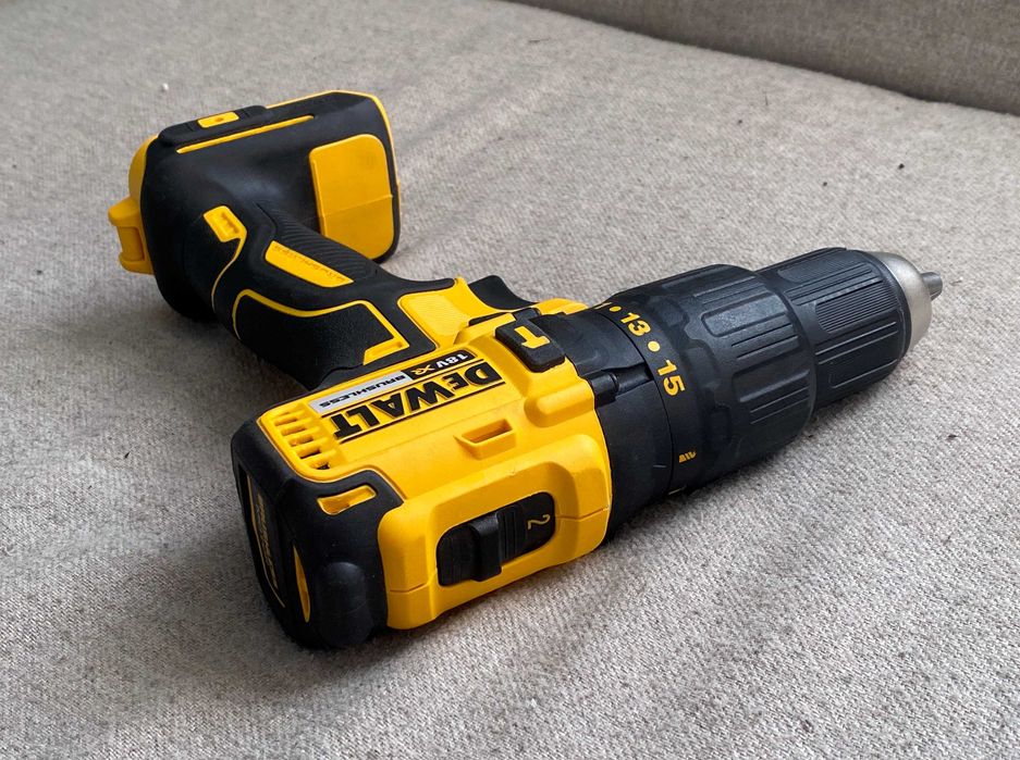 Masina de gaurit si insurubat cu percutie brushless Dewalt DCD778 corp