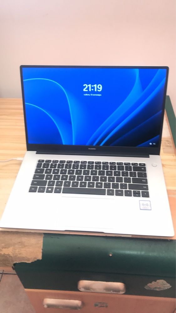 Лаптоп huawei matebook d15 core i3
