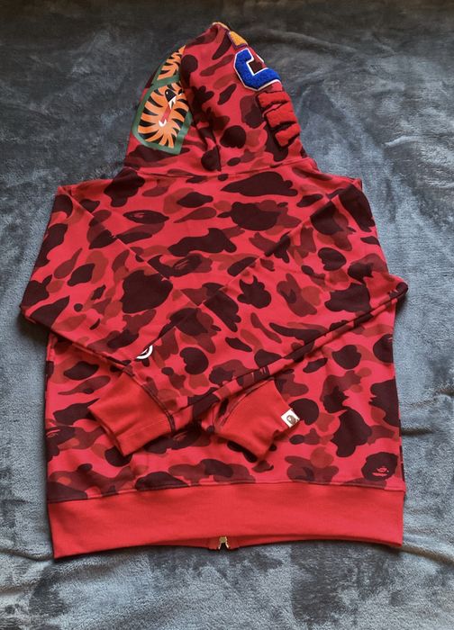 BAPE червен суичер