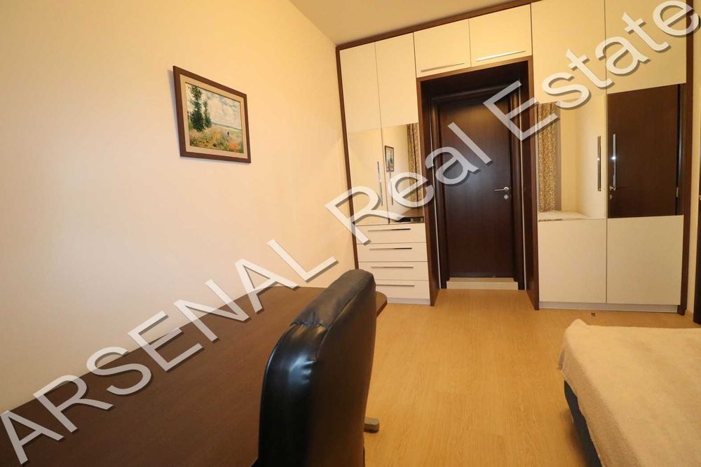 Дава се под наем Тристаен апартамент в София, Изток - 141 кв.м за 1300 € - Снимка #3