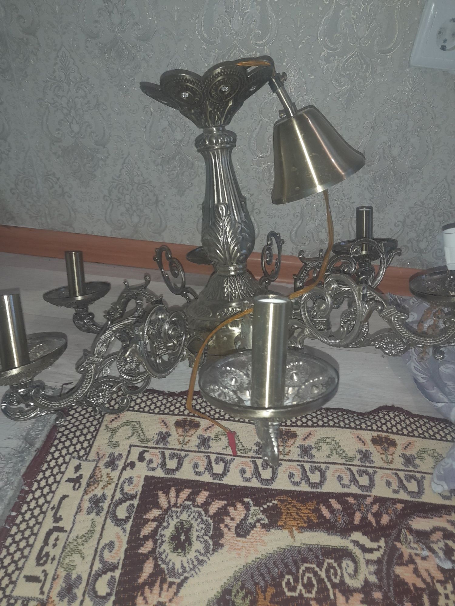 Продам люстру.Потолочную