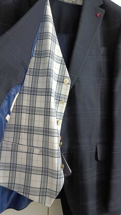 ostum bărbați NOU cu eticheta. mărimea 50.