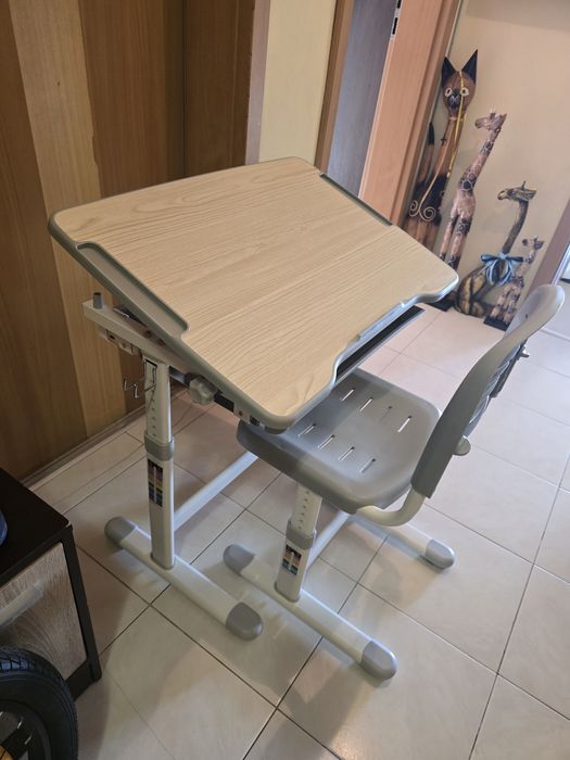 Vipack Регулируемо детско бюро Comfortline 201 със столче, сиво