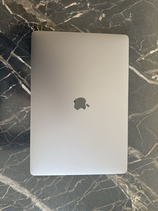 MacBook Pro 2019год. Core i7-9750H/16/512GB. RETINA 15