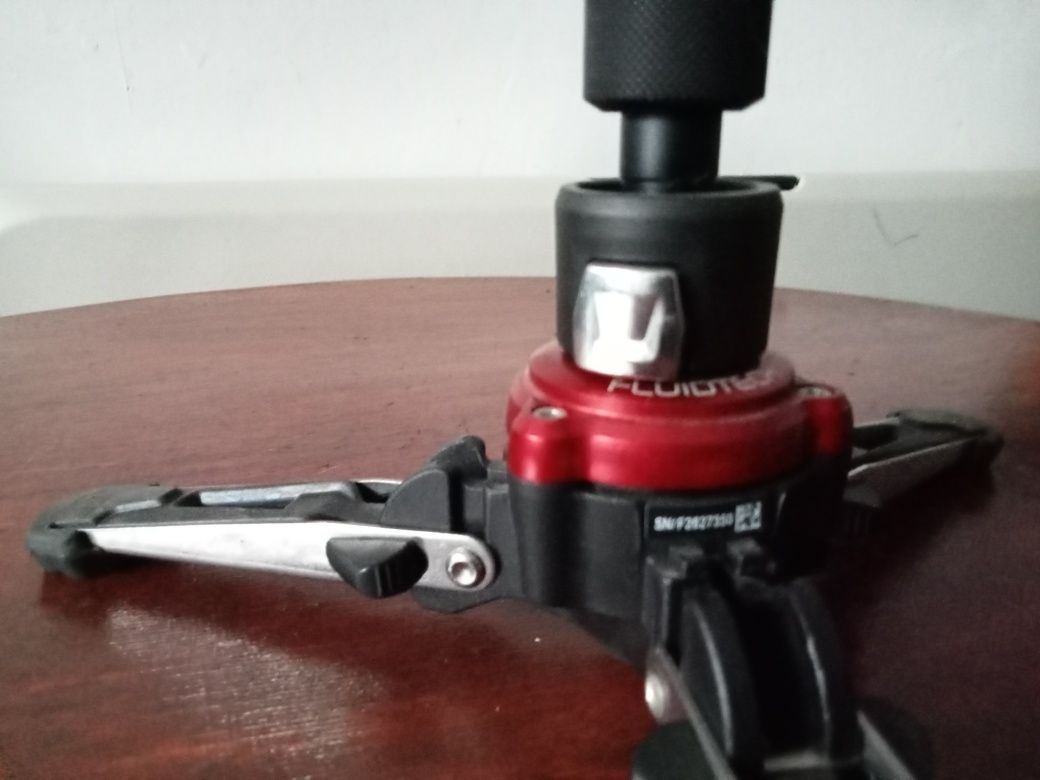 Monopied video fluid dedicat Mirrorless Manfrotto MVMXPROA42W