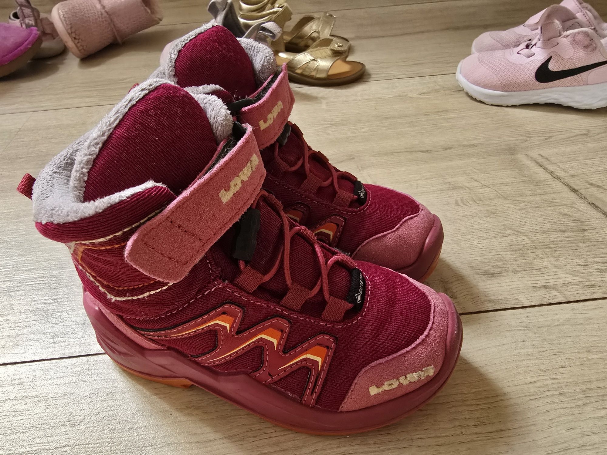 Обувки за момиче- 20-24 размер UGG, Lowa,Nike