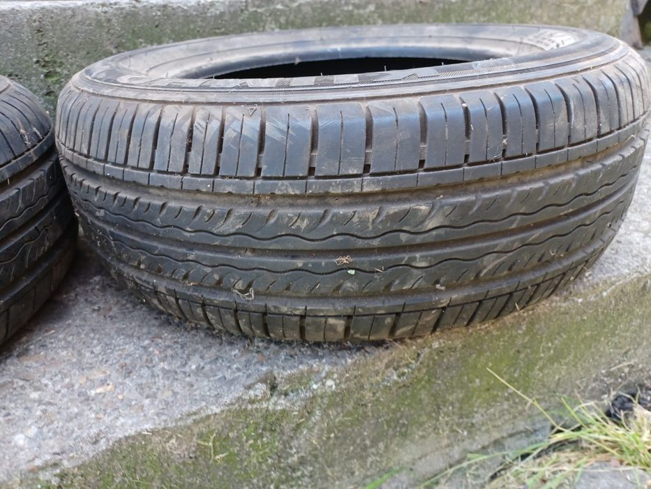 Vand 2 cauciucuri urgent