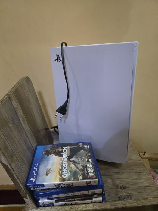 Ps5 sotiladi karobka xamma narsasi bor