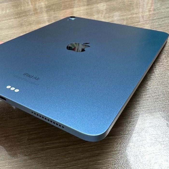 Продам iPad Air 2022 M1 64Gb Blue