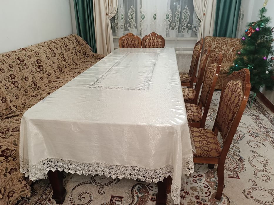 Стол, стулья для гостиной в отличном состоянии