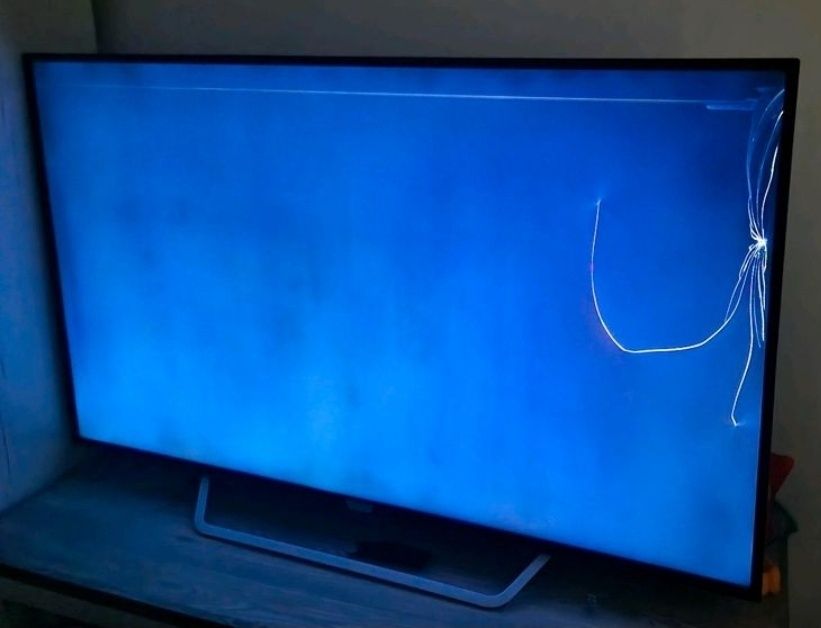 Vând televizoare defecte doar smart