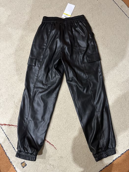 Нов дамски кожен панталон Sinsay с етикет