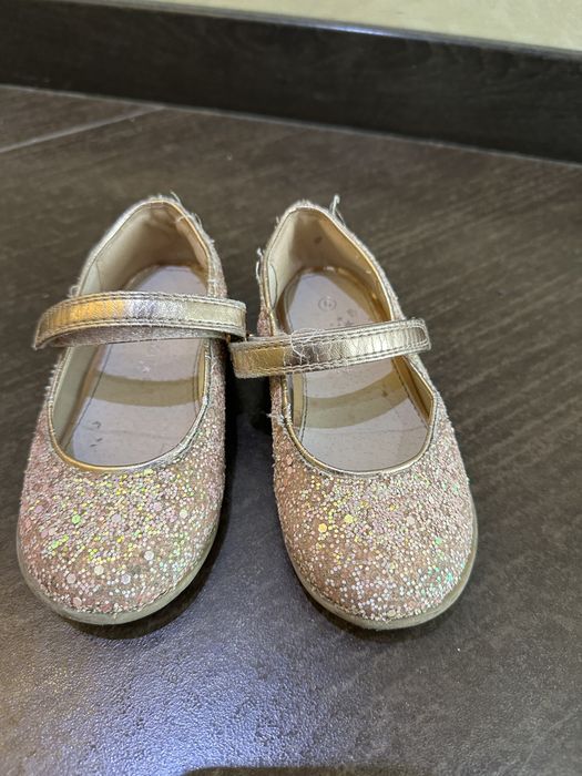 Продавам обукви и пантови размер 23 и 22