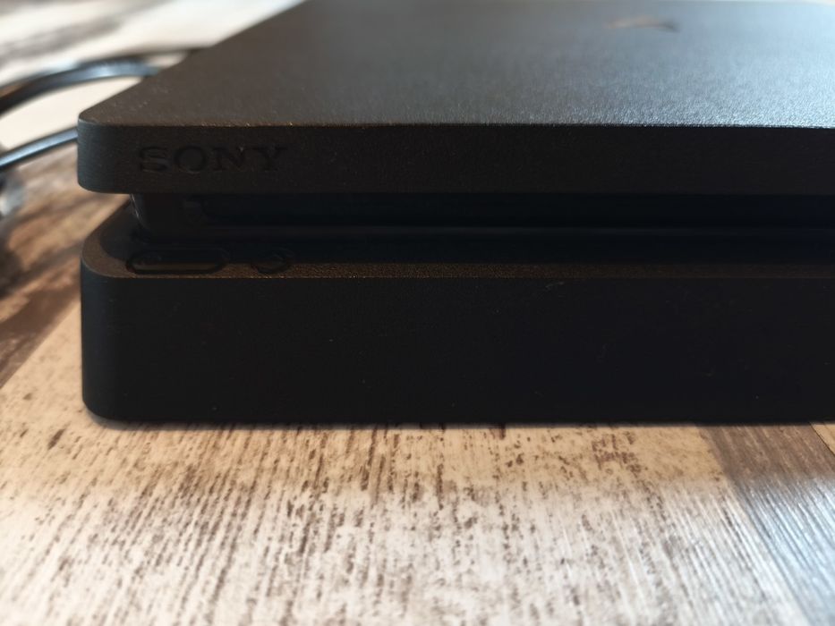 Playstation 4/PS4  slim 1tb с два джойстика
