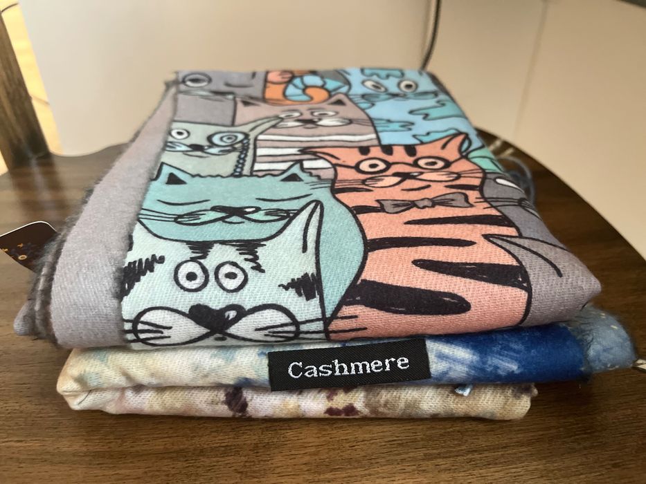 Дамски шалове Cashmere и котки