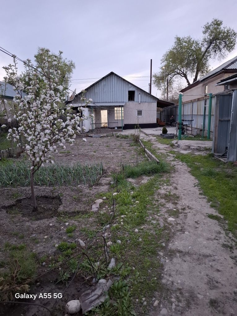 Продам полдома в центре