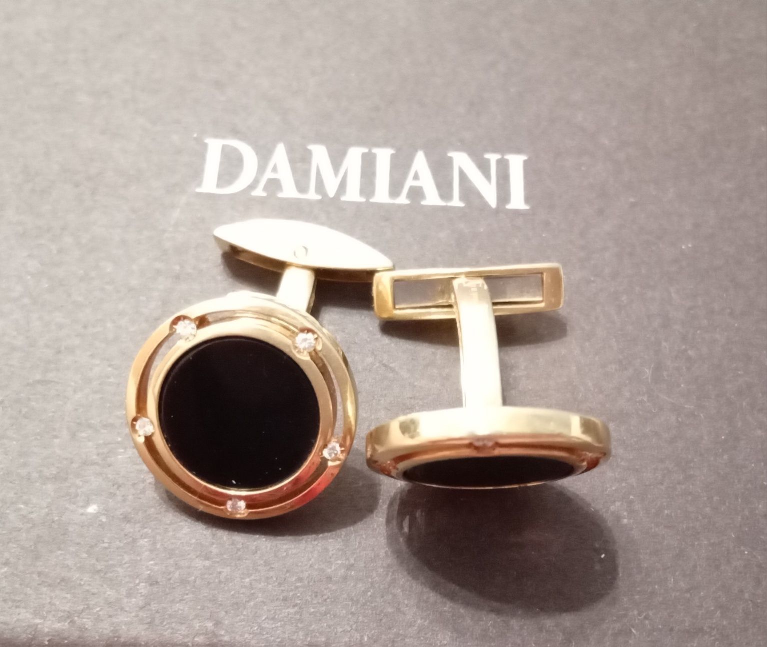 Золотые запонки Damiani Brad Pitt, с ониксом и бриллиантами