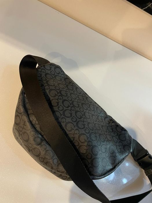 Borseta neagra guess