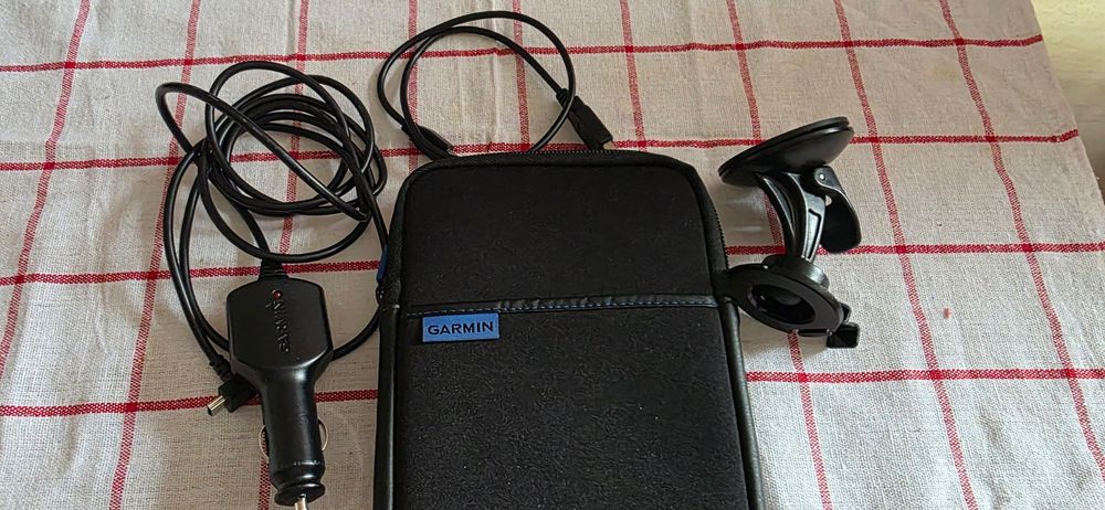 Навигация за камион Garmin Dezl LGV700 MT-S карти за цяла Европа