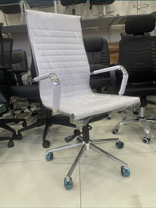 офисное кресло Дельгадо white оптом разница есть