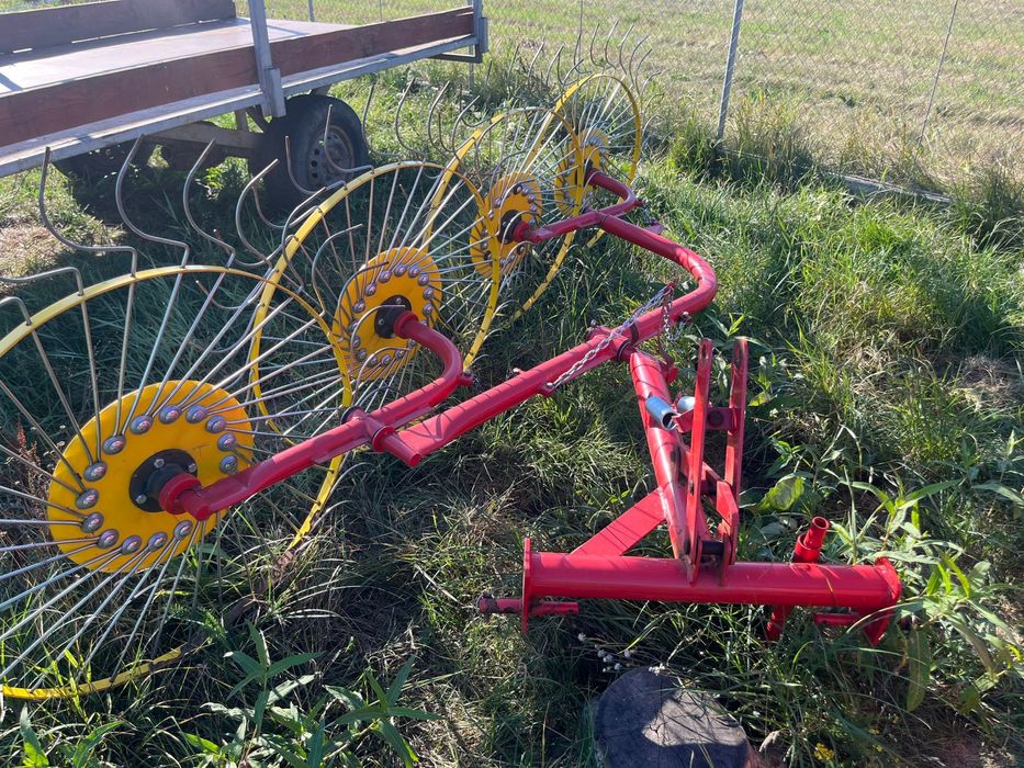 Tractor cu utilaje -balotiera -cositoare -grebla-remorca peridoc