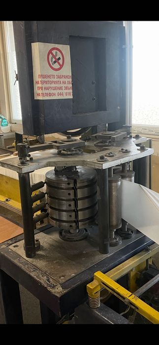 Машина за производство на салфетки