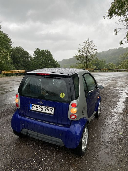 Smart ForTwo cu AC, scaune încalzite și panoramic.