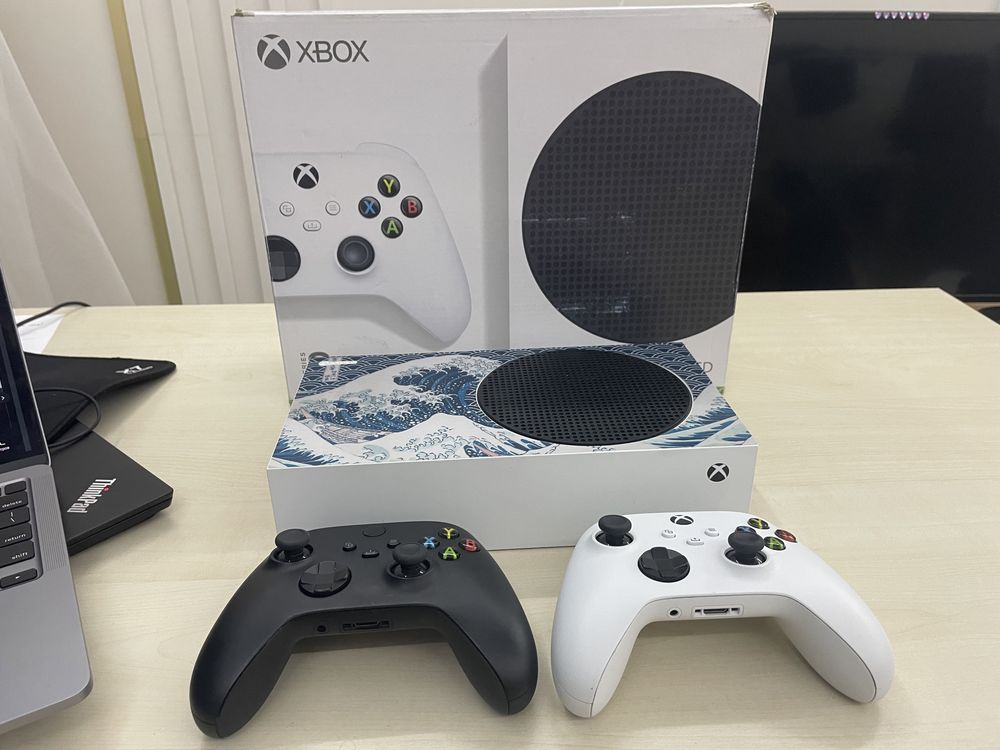 Xbox series s, два геймпада