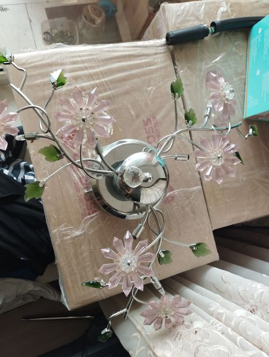 Продам люстру в спальню