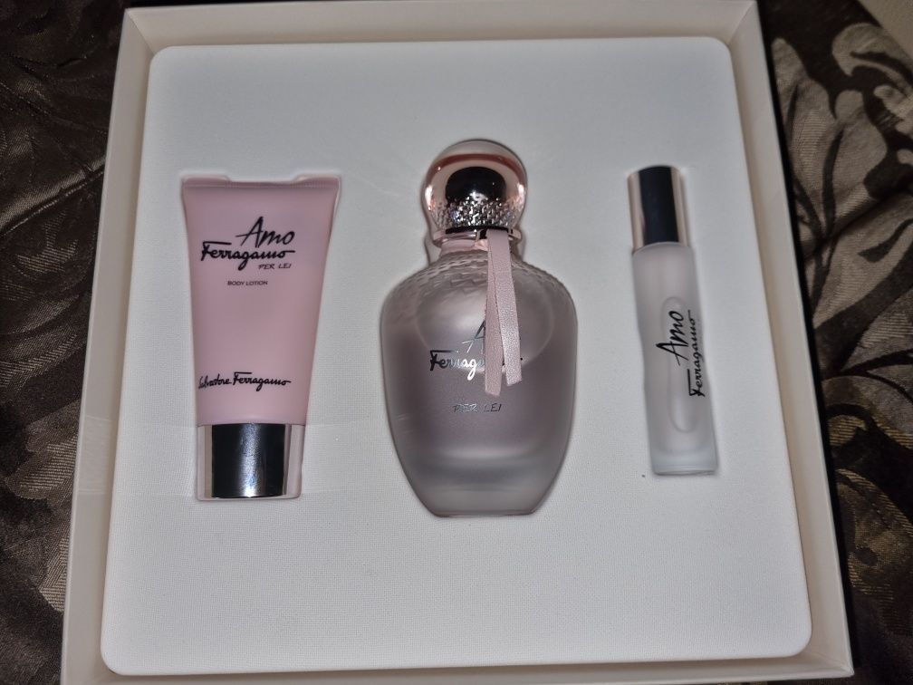Set cadou Salvatore Ferragamo, Amo Ferragamo, Femei: Apa de Parfum, 10