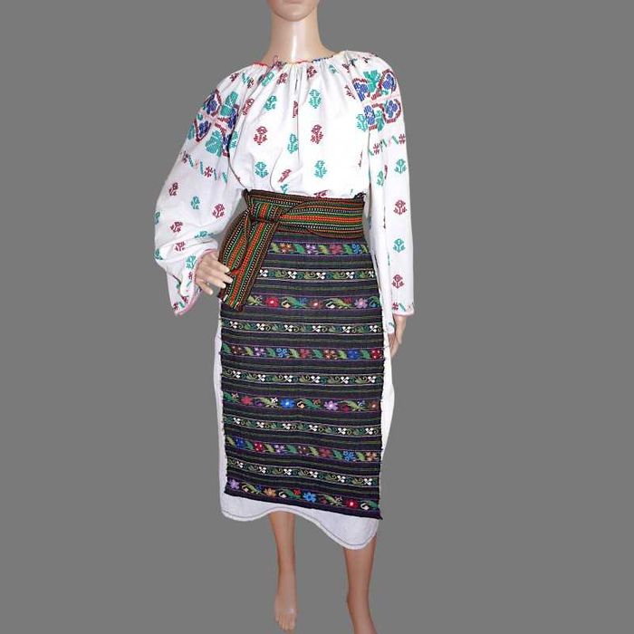 Inchiriem costume populare autentice vechi pentru evenimente