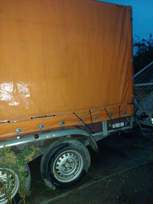 Продавам ремарке за кола и бус
