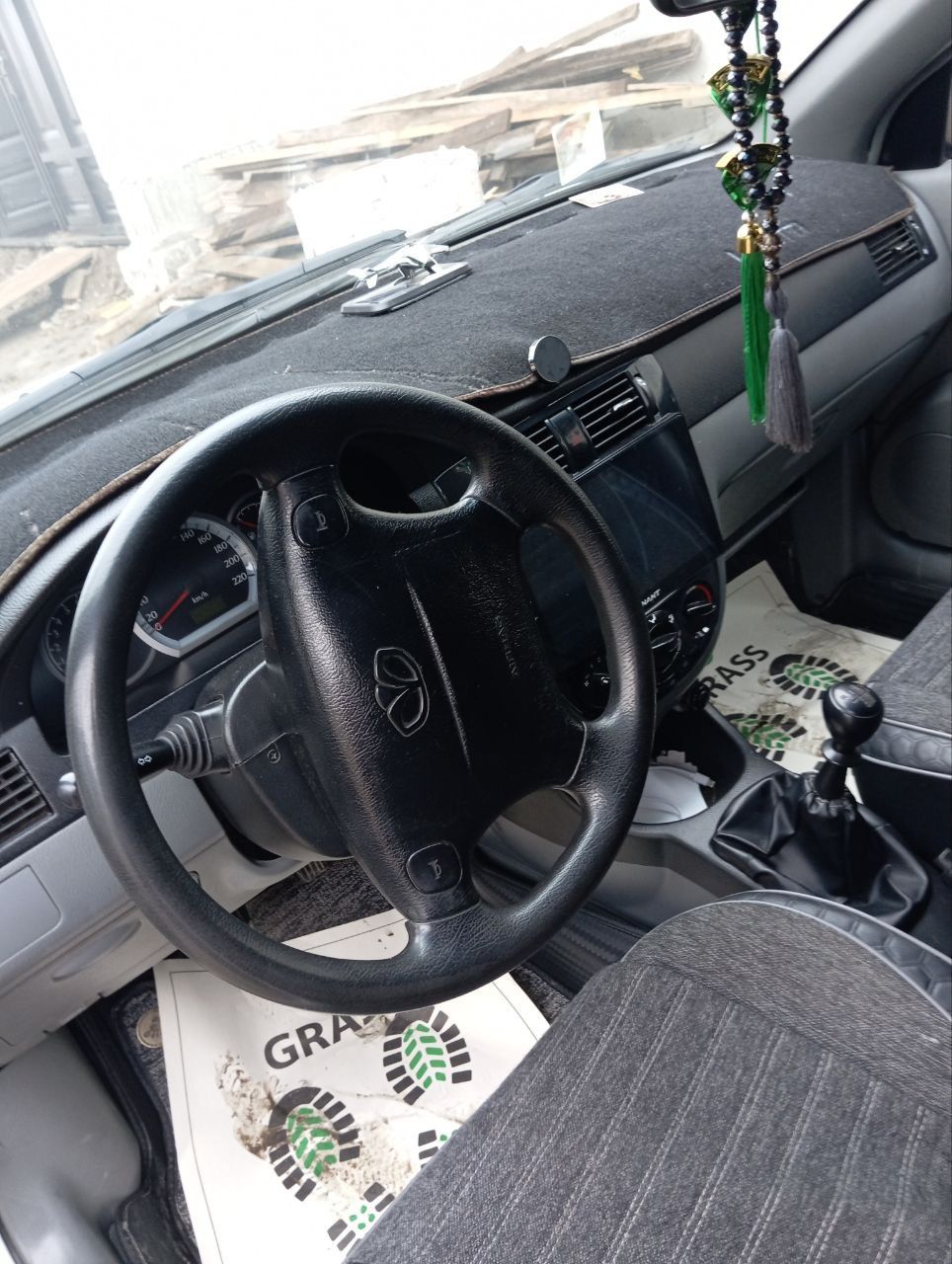 Lacetti 1.8 sotiladi
