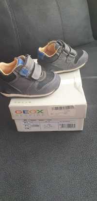 Детски обувки Geox  , подарък пантофки