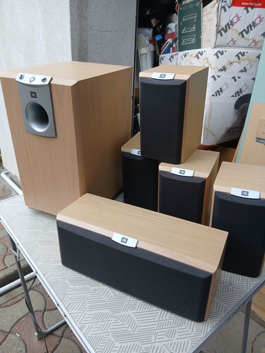 Boxe 5.1 marca JBL.