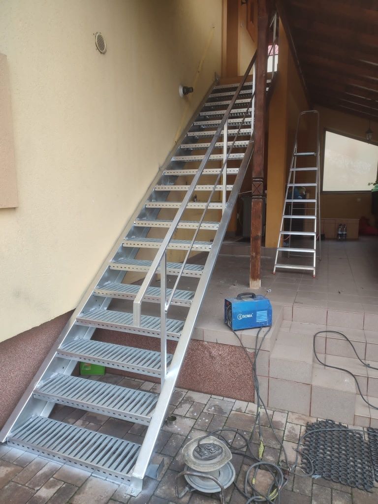 Scări zincate ISU