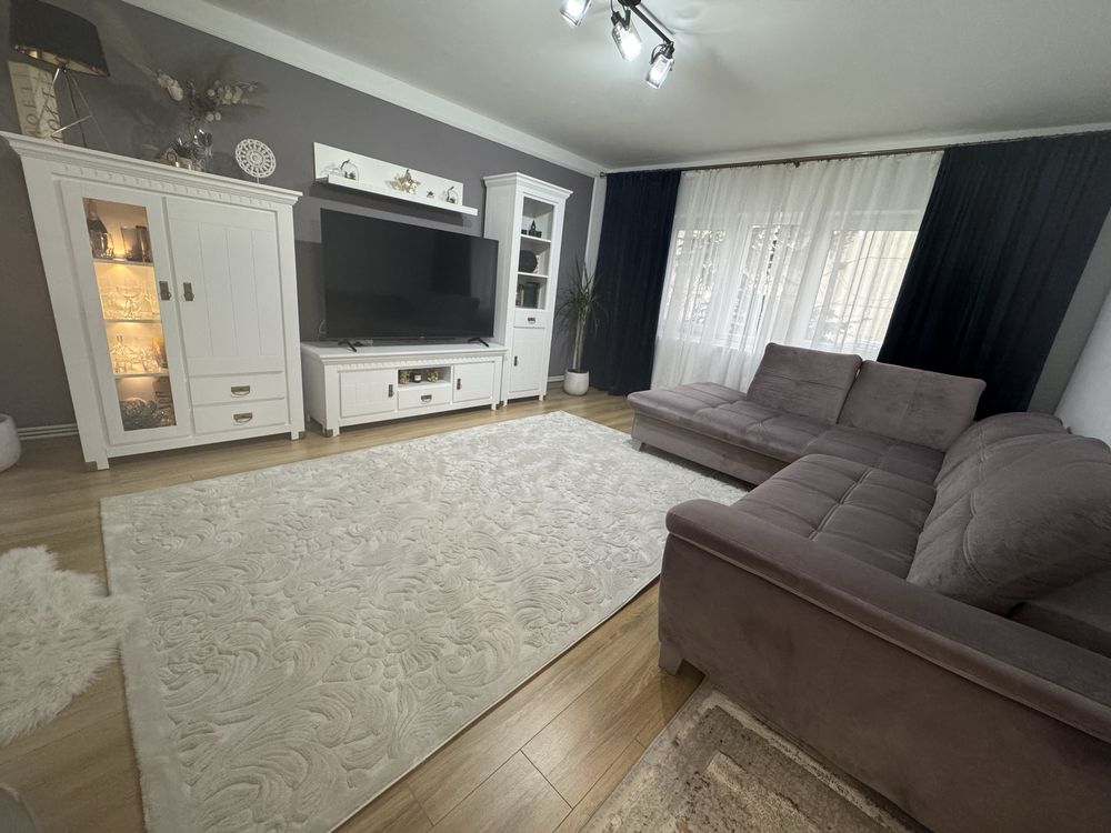 Apartament 3 camere zona  Casa de Asigurari( in spate la Pressco)