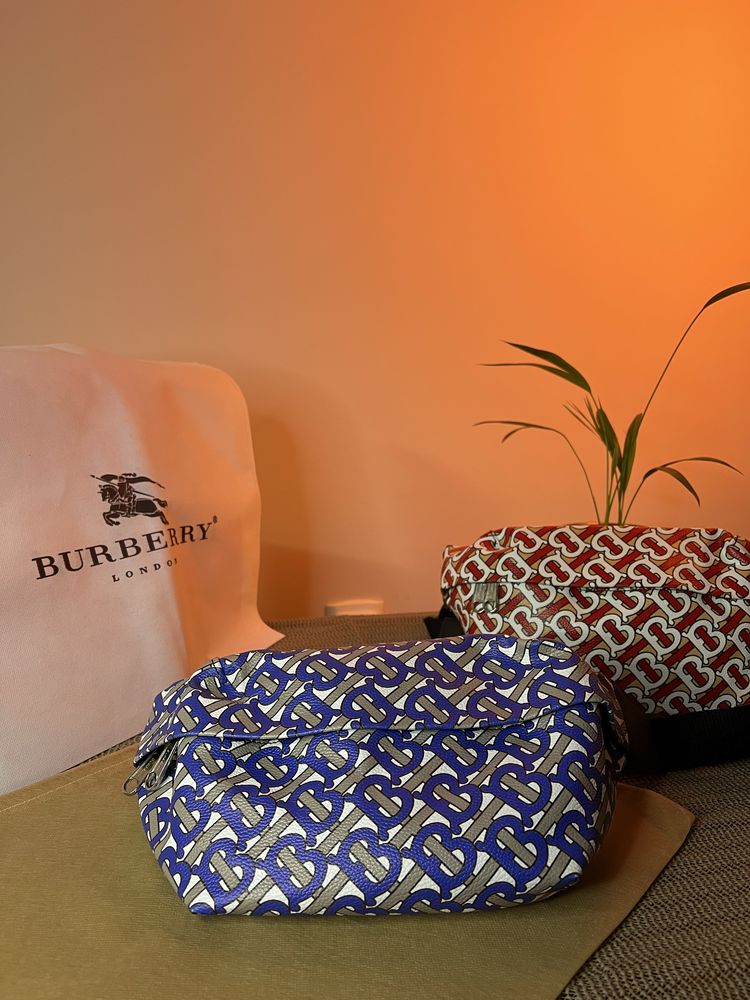 OFERTA Borseta Piept Burberry Rosu-Albastru Calitate Premium
