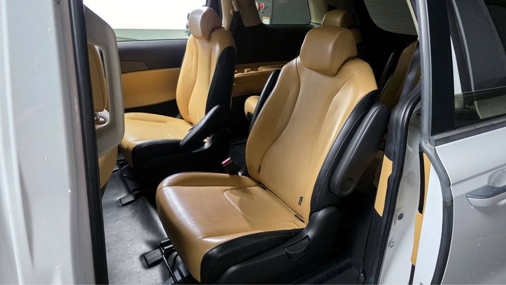 Автомобиль/Машина Kia Carnival 9-Seater Prestige