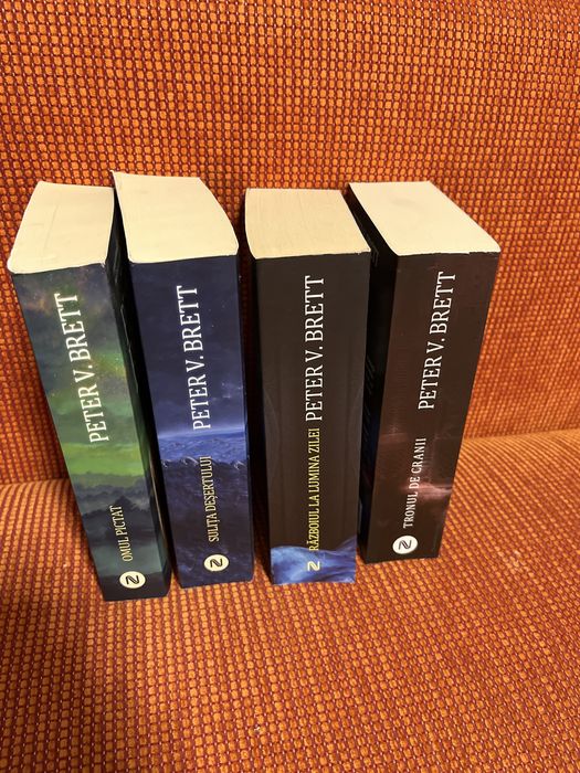 Seria Demon , 4 volume