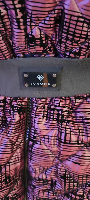 Зимно яке с естествен косъм по качулката.