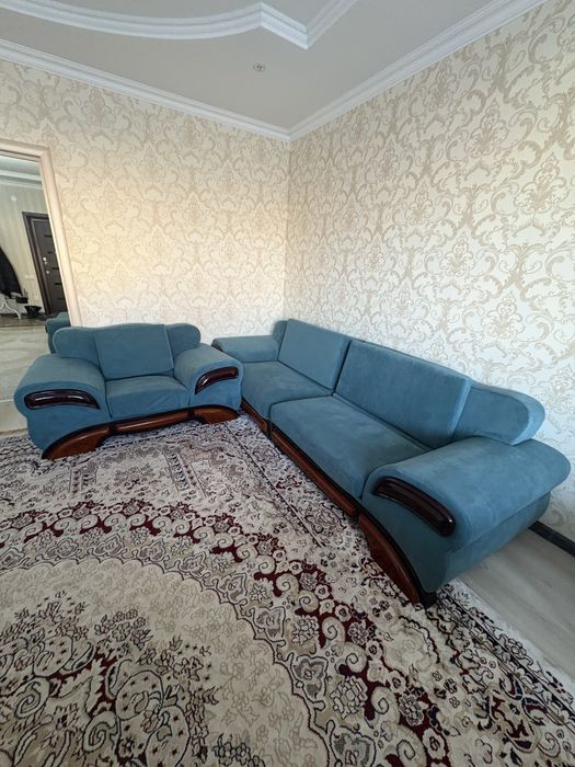 Большой диван + кушетка + кресло