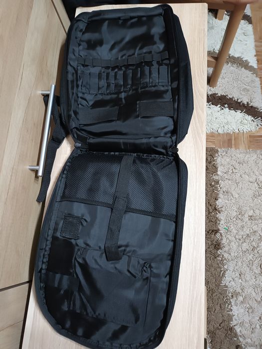 Vând ghiozdan unisex