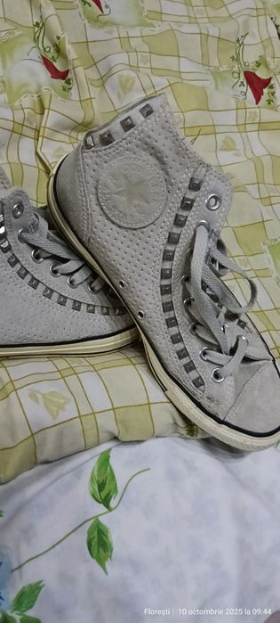 Vând tenesi din piele converse