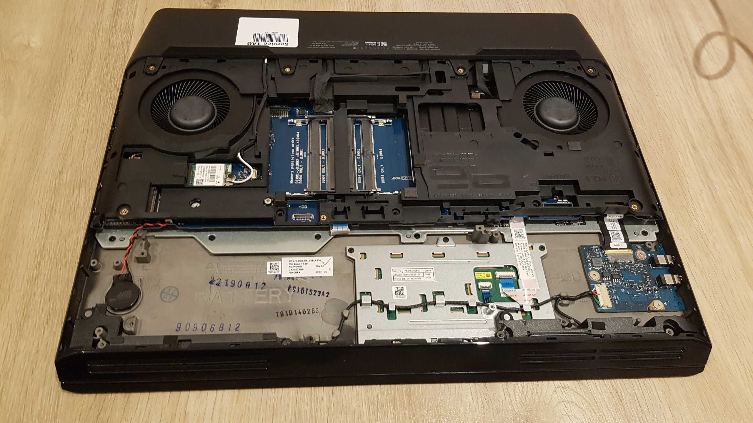 Dell Alienware Area-51m  P38E001 defect incomplet pentru componente