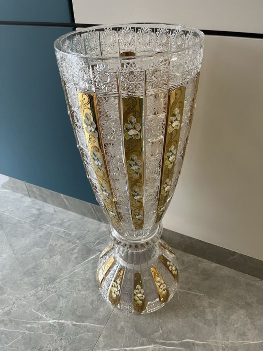Продам вазу из богемского хрусталя