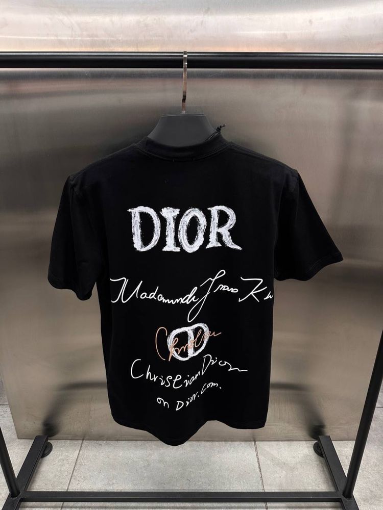 Тениски Dior и Dolce&Gabbana