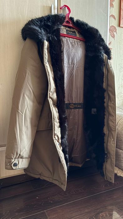 Продам новую мужскую парку зимнюю с натуральным мехом